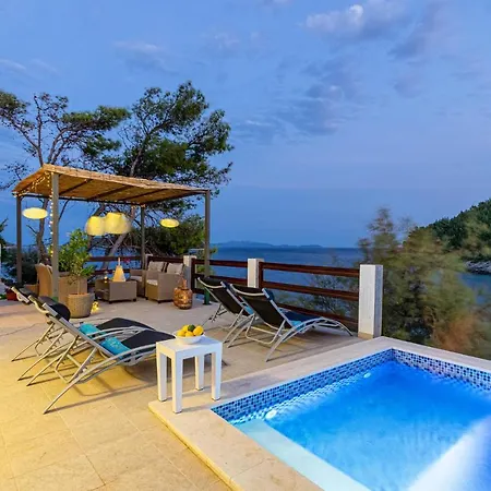 Two-Bedroom Holiday Home In Blato * Prižba
