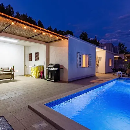 Tatil Evi Two-Bedroom Holiday Home In Blato Prižba